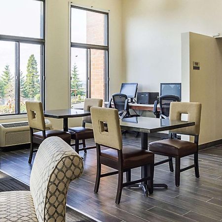 Quality Inn & Suites Clackamas - Portland Bagian luar foto