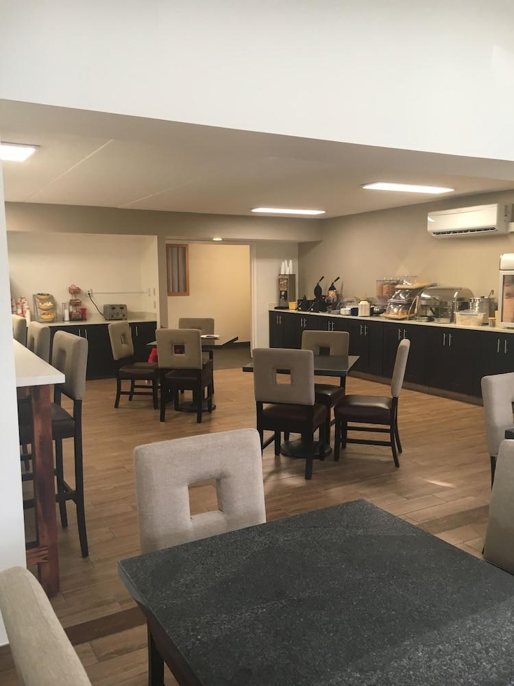 Quality Inn & Suites Clackamas - Portland Bagian luar foto