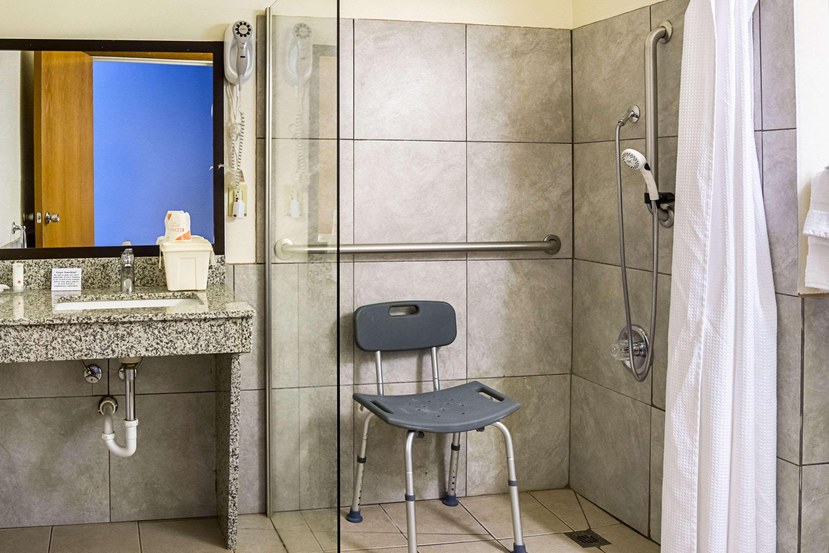 Quality Inn & Suites Clackamas - Portland Bagian luar foto