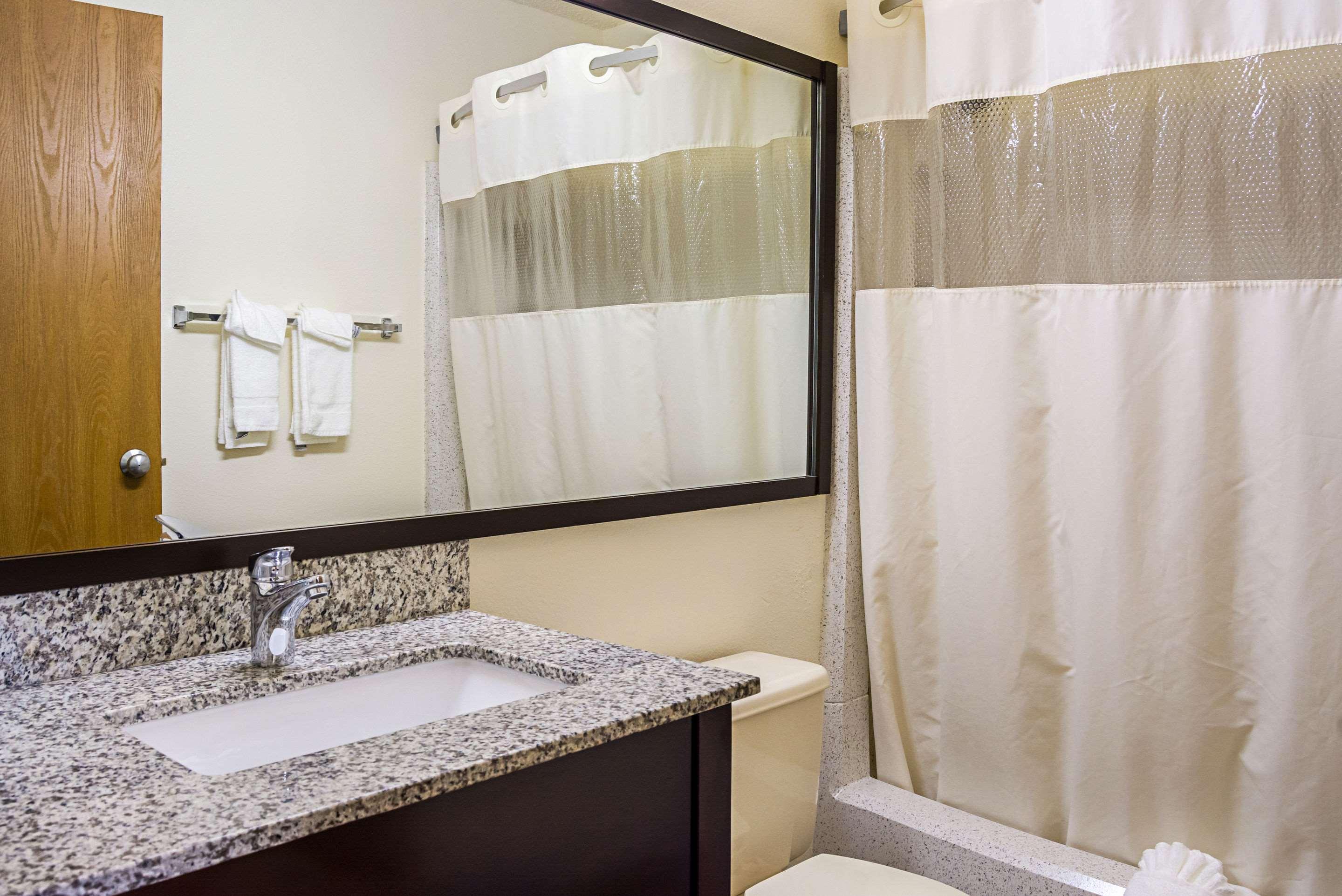 Quality Inn & Suites Clackamas - Portland Bagian luar foto