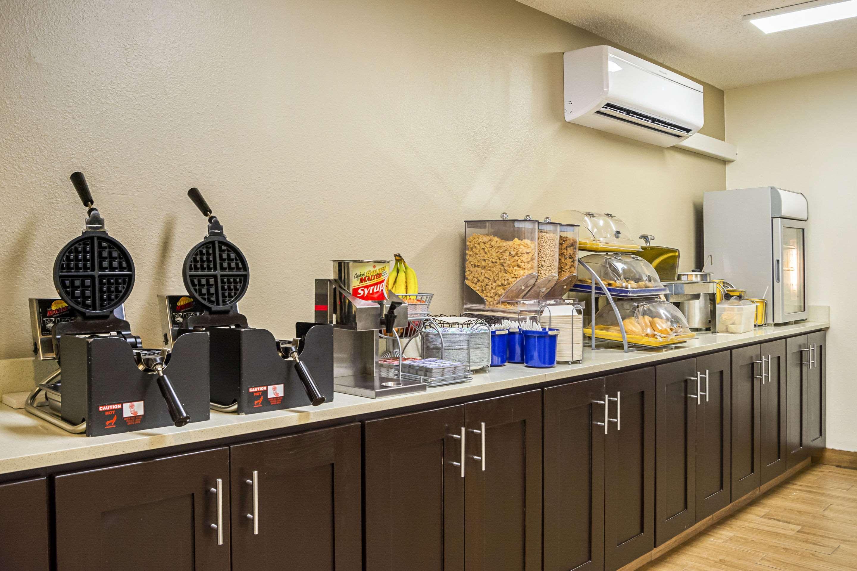 Quality Inn & Suites Clackamas - Portland Bagian luar foto