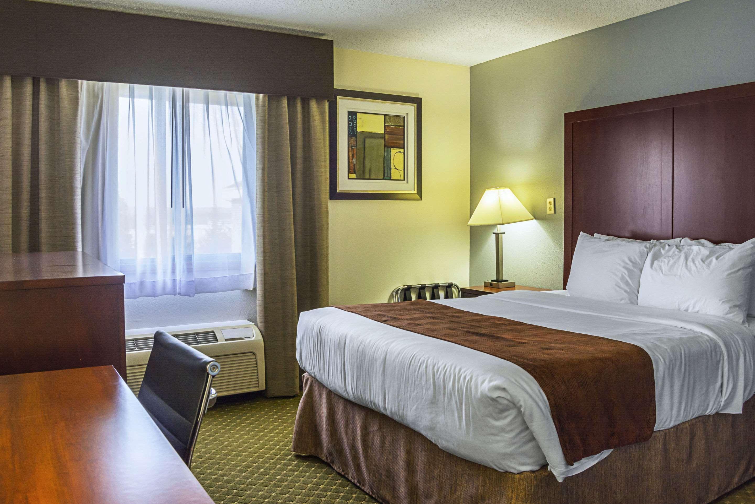Quality Inn & Suites Clackamas - Portland Bagian luar foto