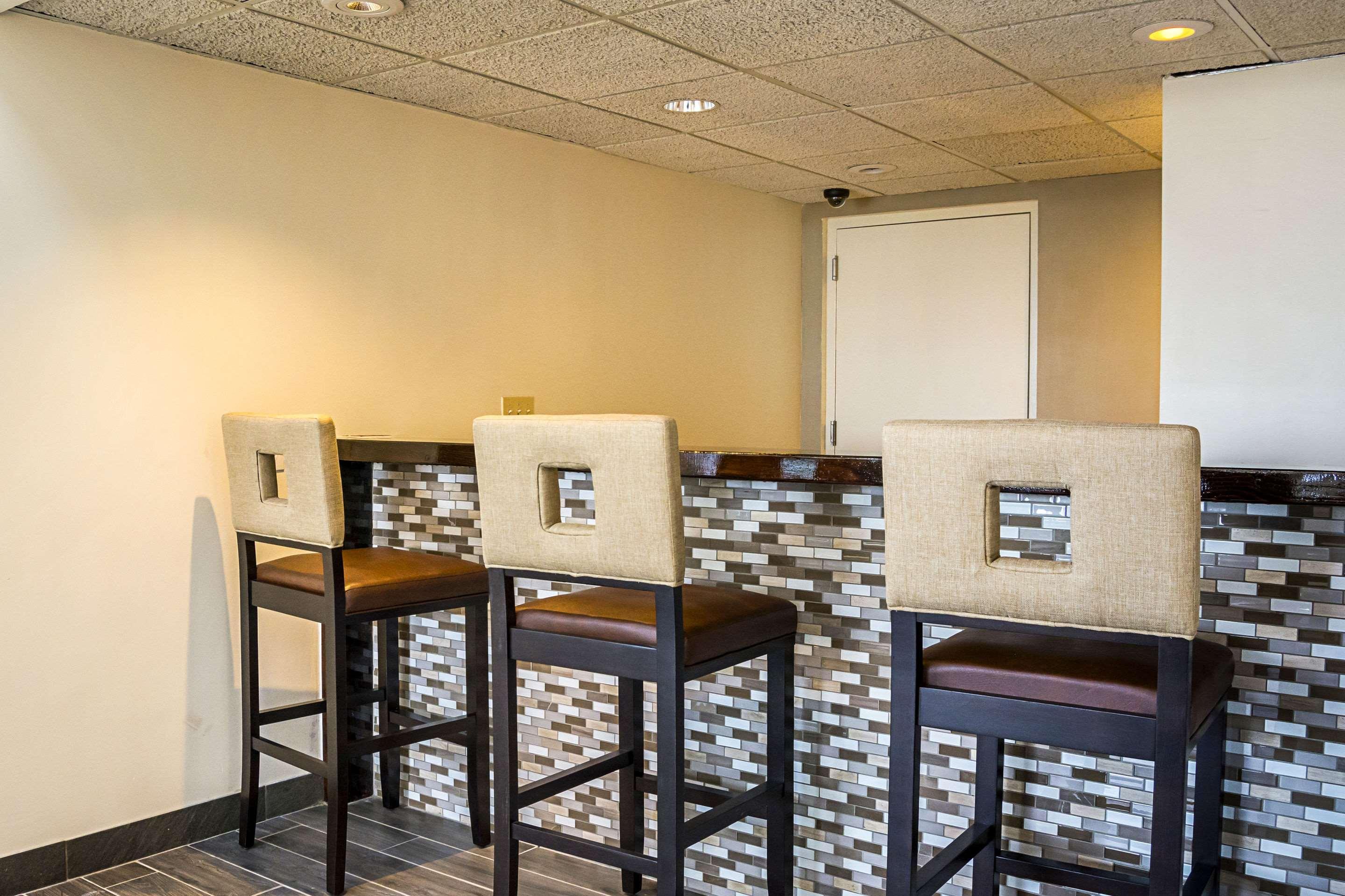 Quality Inn & Suites Clackamas - Portland Bagian luar foto