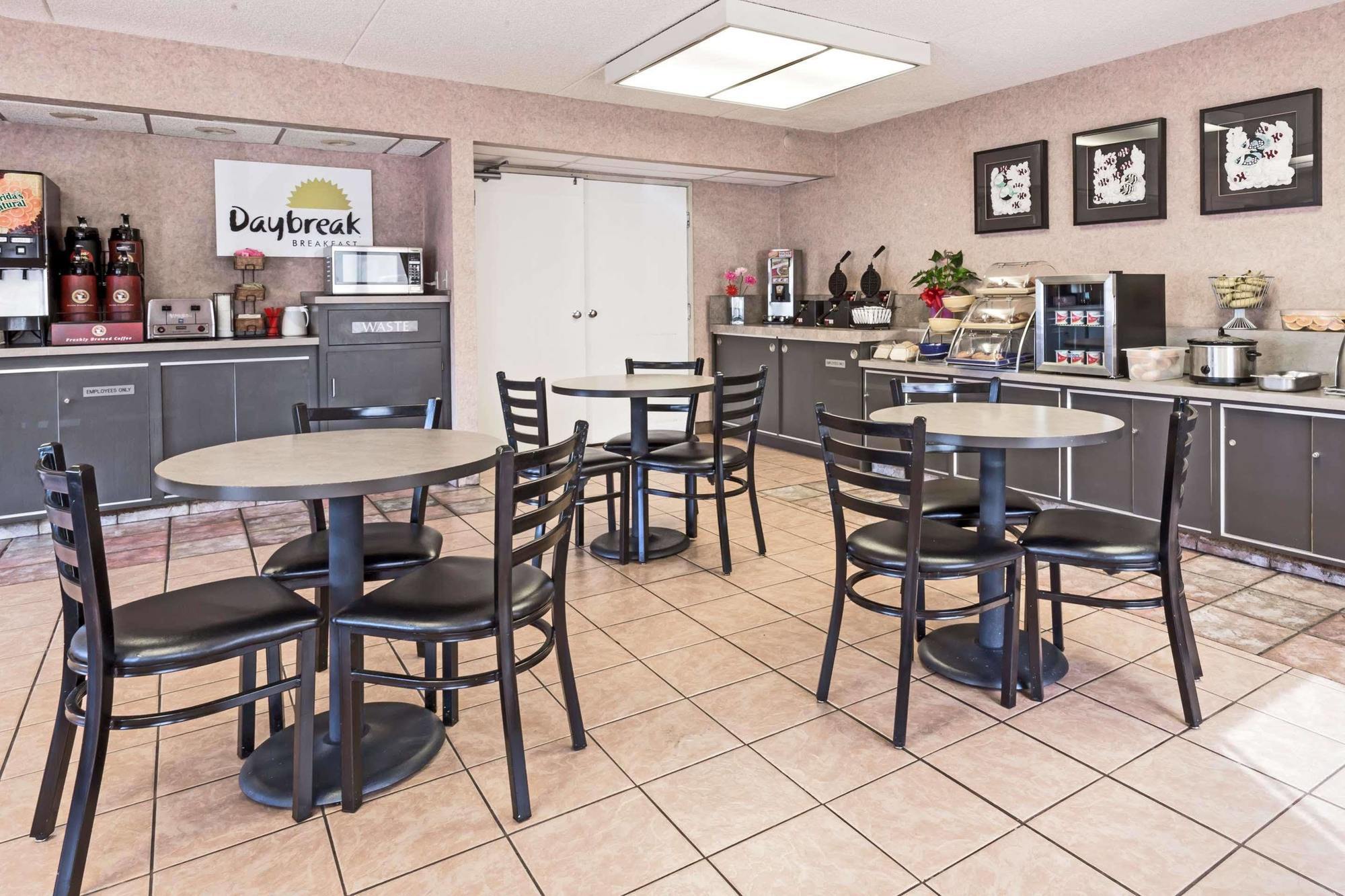 Quality Inn & Suites Clackamas - Portland Bagian luar foto