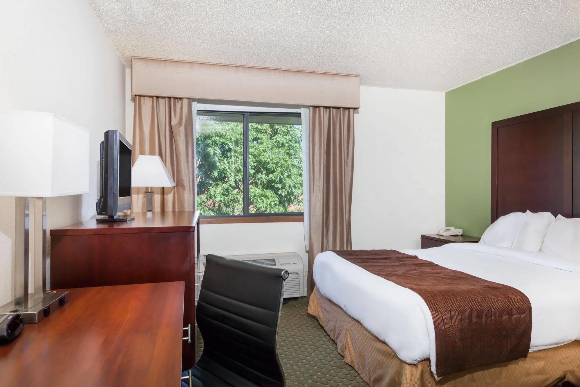 Quality Inn & Suites Clackamas - Portland Bagian luar foto