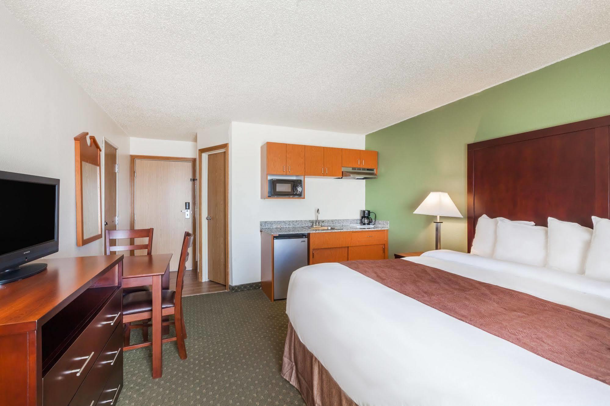 Quality Inn & Suites Clackamas - Portland Bagian luar foto