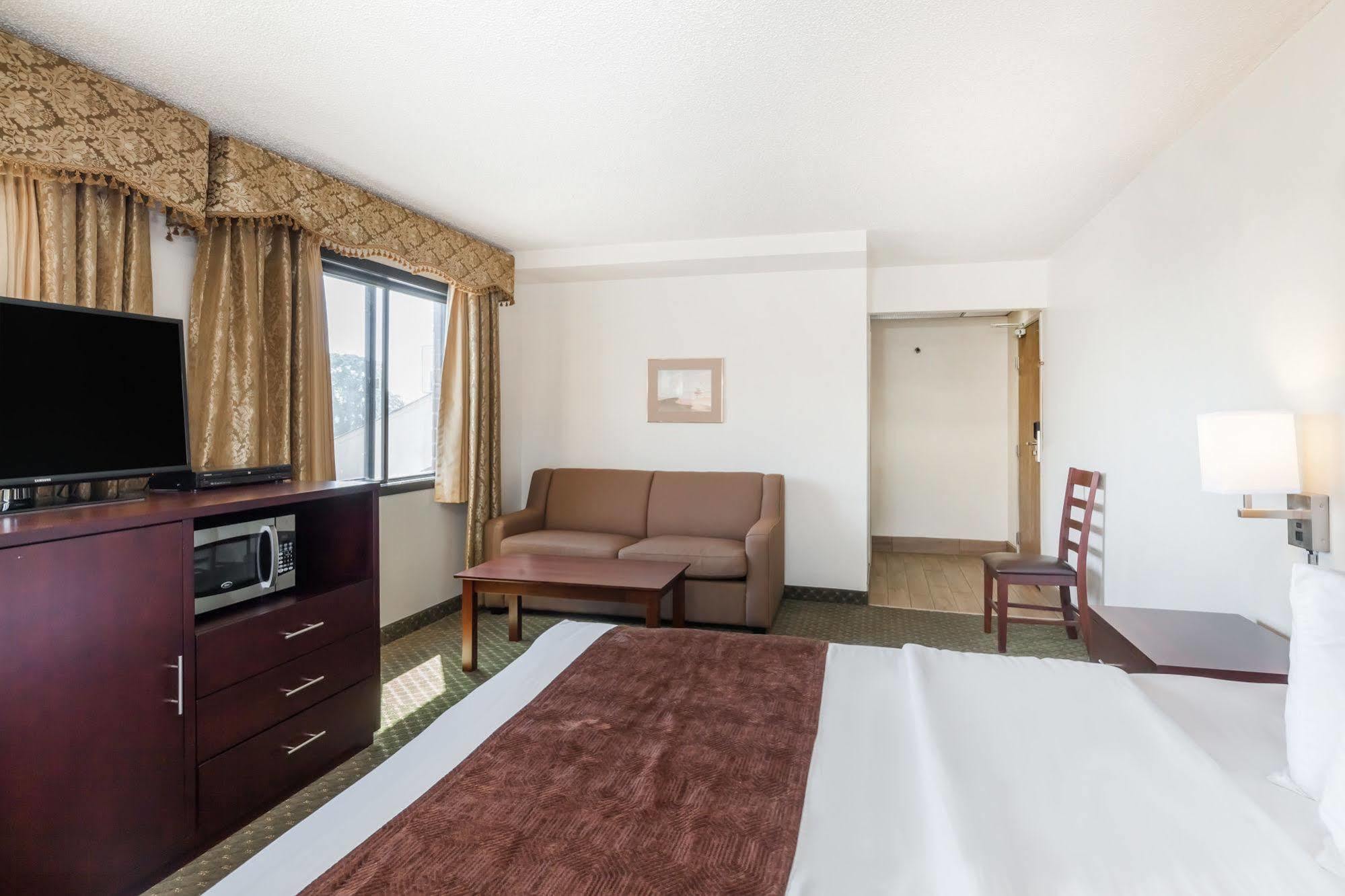 Quality Inn & Suites Clackamas - Portland Bagian luar foto