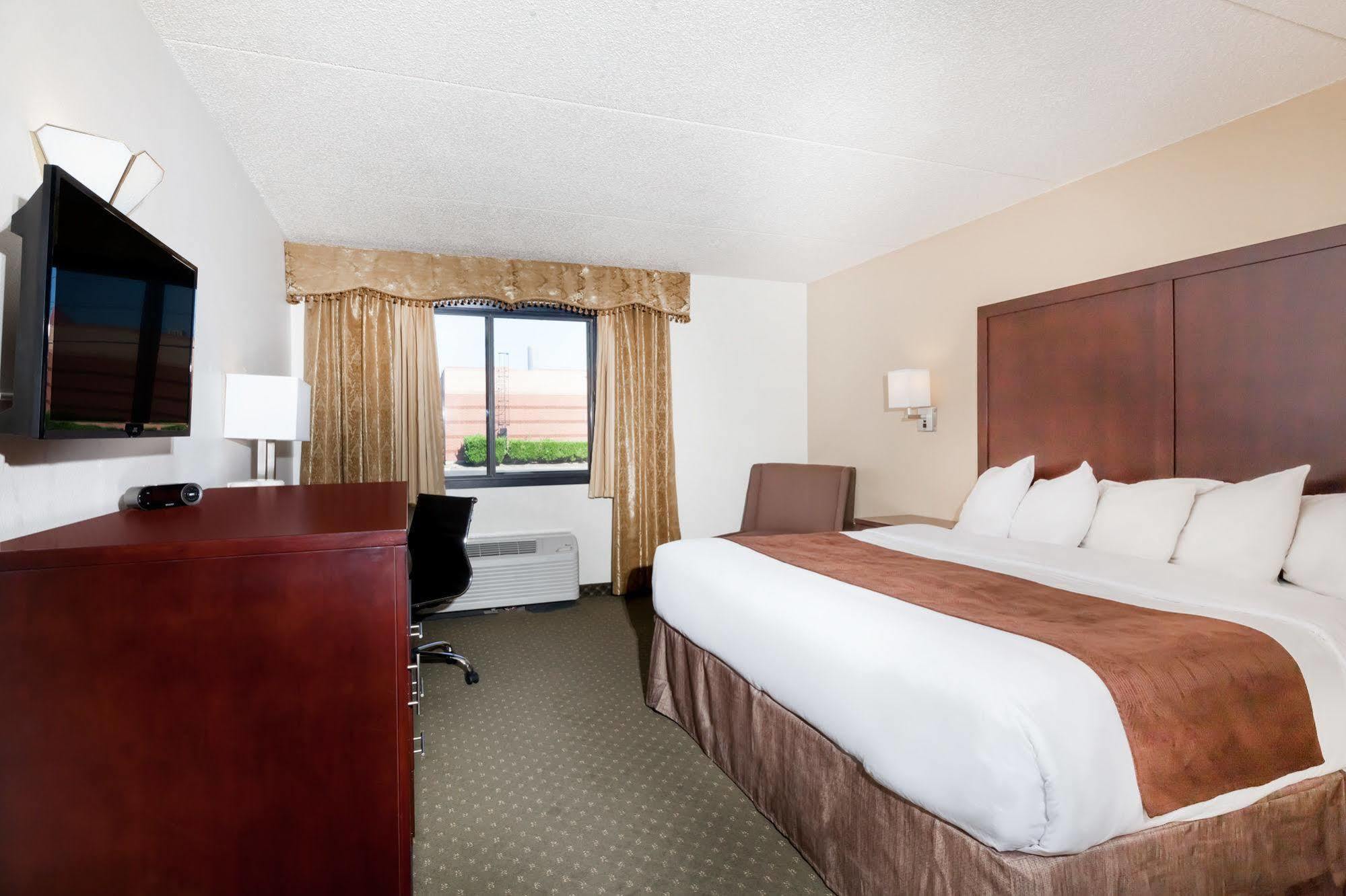 Quality Inn & Suites Clackamas - Portland Bagian luar foto