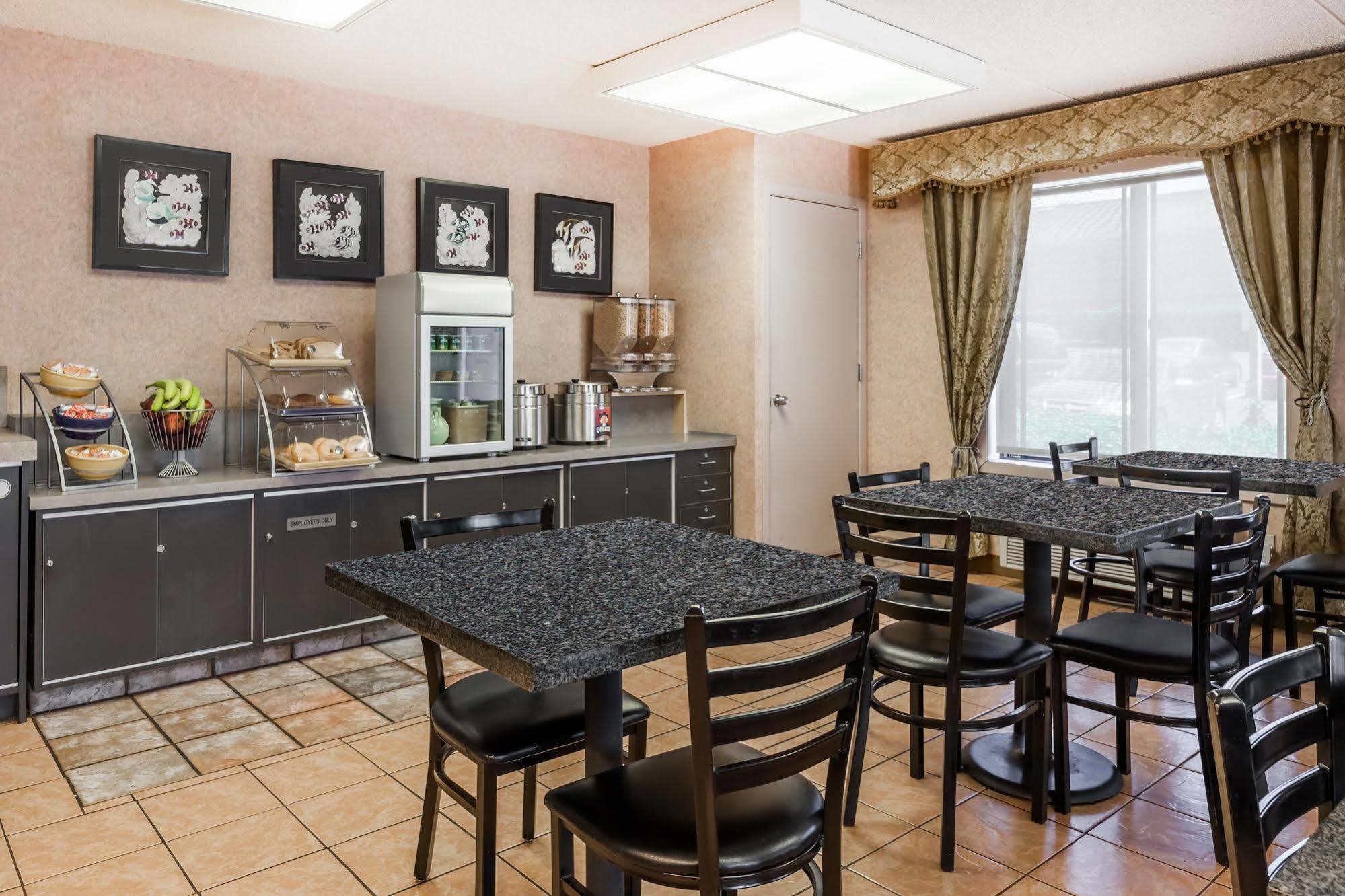 Quality Inn & Suites Clackamas - Portland Bagian luar foto