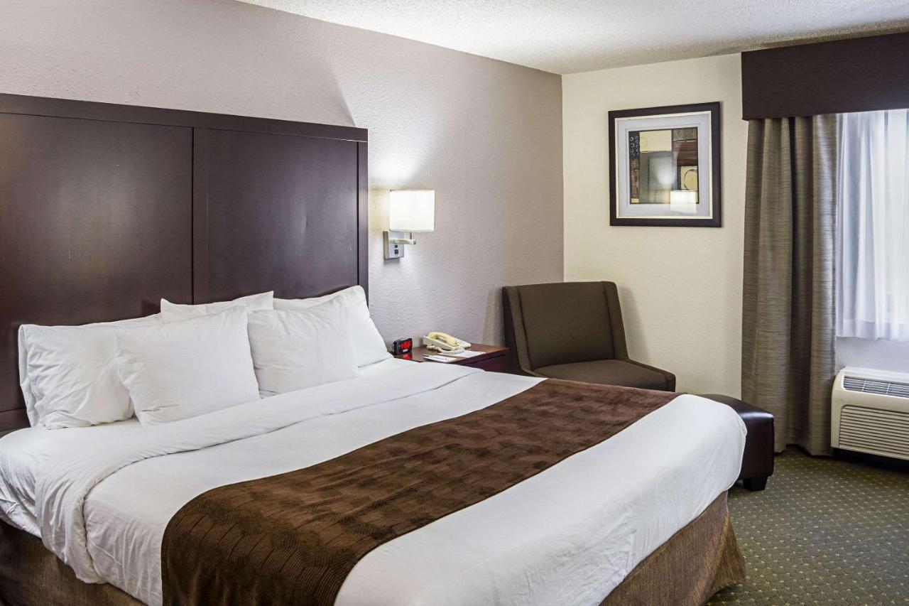 Quality Inn & Suites Clackamas - Portland Bagian luar foto